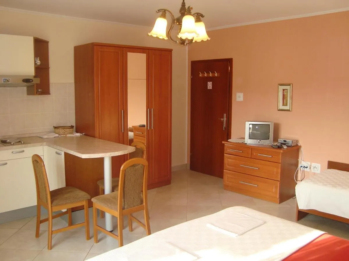Studio Apartman Omišalj Daire