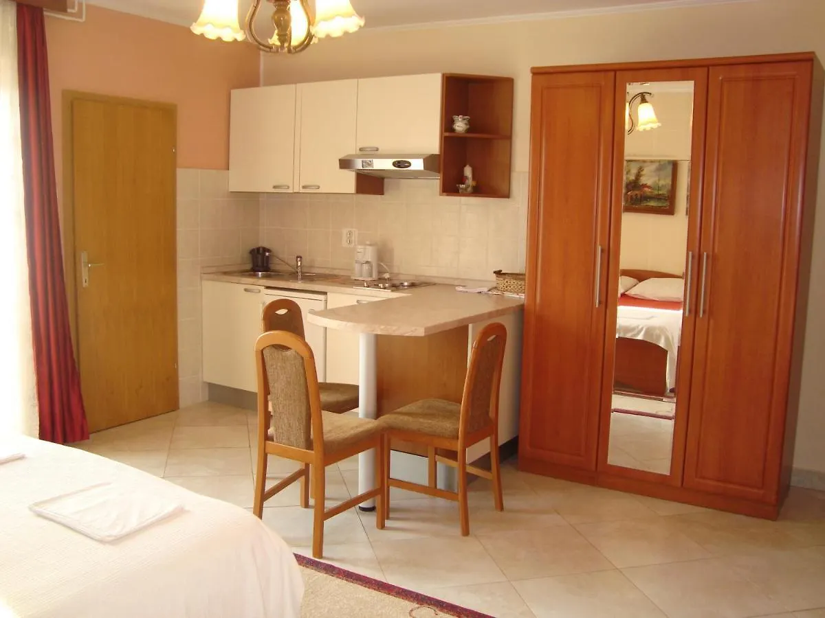 Studio Apartman Omisalj 0*,  Croatia